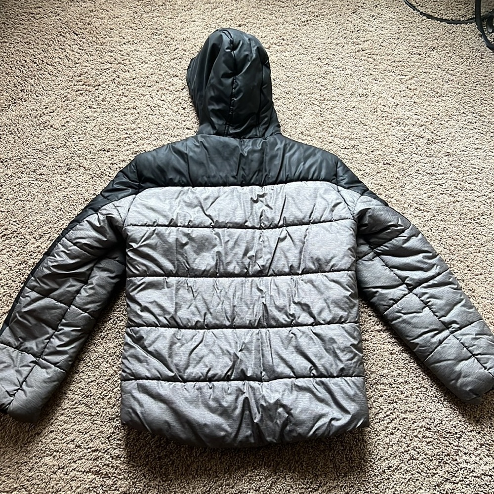 NWOT: Boys Puffer Jacket size 18-20 Fully lined - Picture 4 of 6
